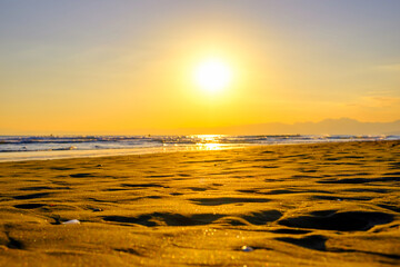 【神奈川県 江ノ島】夕日に照らされた海