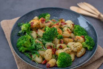 roasted italian gnocchi with bacon and broccoli