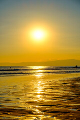 【神奈川県 江ノ島】夕日に照らされた海