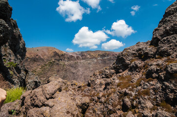 View of the rim of a volcano crater on a sunny summer day. Blick auf den Rand eines Vulkan Kraters an einen sonnigen Sommertag
