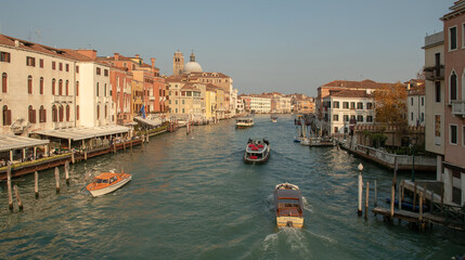 Fototapeta na wymiar Venetian canal with boat traffic panorama 4908
