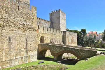Fototapeta na wymiar Saint George Castle (Sao Jorge Castle) in Lisbon, Portugal