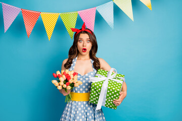 Portrait of her she nice attractive glamorous amazed stunned wavy-haired girl holding in hands unexpected giftbox tulips isolated on bright vivid shine vibrant blue color background