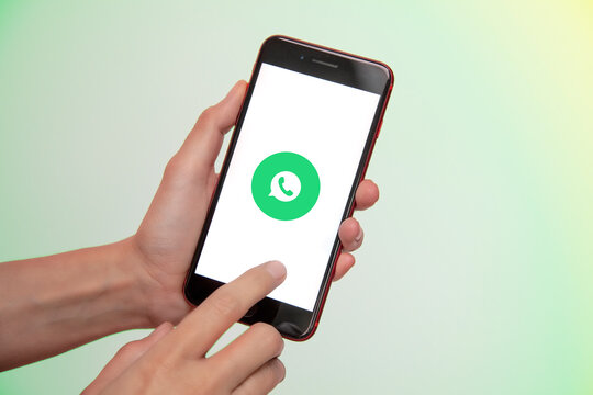 application de message et téléphonie WhatsApp Messenger, messagerie instantanée chiffrée