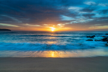 Obraz na płótnie Canvas High cloud beautiful sunrise seascape