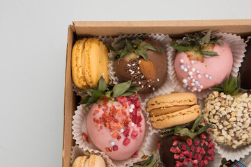 Chocolate covered strawberries in a box