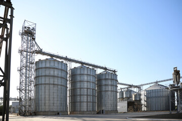 Obraz premium View of modern granaries for storing cereal grains outdoors