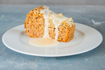 Banana bread with ice cream of vanilla