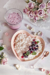 porridge with berries