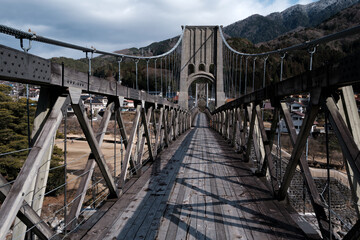 Fototapeta na wymiar 天白公園側から見る木曽川の桃介橋