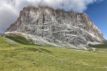 Obraz premium Panoramic view of the Sassolungo Group from the Passo Sella. South Tyrol, Italy