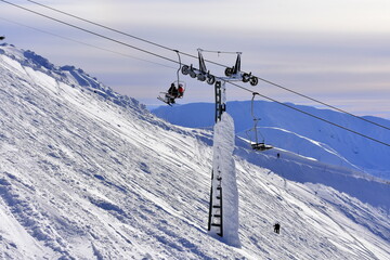 Fototapeta na wymiar Kasprowy Wierch mountain, winter in the Tatras, tourists and skiers