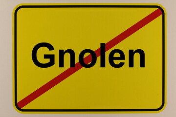 Illustration eines Stadtausgangsschildes der Stadt Gnolen