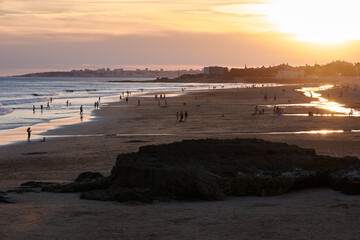 Abendstimmung über dem Strand von Carcavelos an der Tejo Mündung