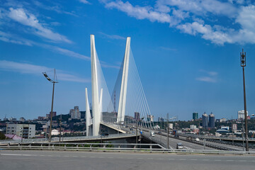 Cityscape with views of the Golden bridge and the road.