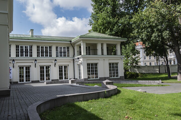 Fototapeta na wymiar Presidential palace yard. Presidential palace - official office and eventual official residence of President of Lithuania in Vilnius. Vilnius, Lithuania.