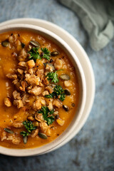 soupe velouté potiron et châtaigne en gros plan