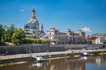Fototapeta na wymiar Dresden on the river Elbe in Germany