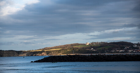 Castillo de Hendaya visto desde la playa de Hondarribia.