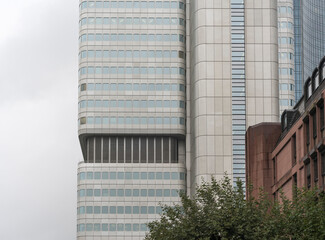 Obraz premium Frankfurt am Main, Innenstadt, an einem regnerischen Tag 