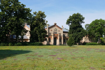 Fototapeta na wymiar Marstall im Schlossgarten in Neustrelitz