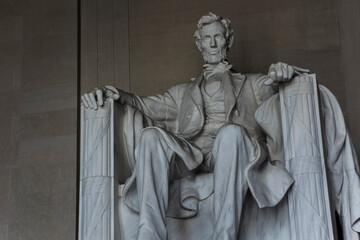 statue of lincoln