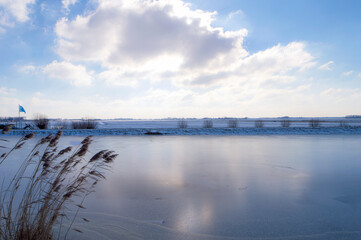 Fototapeta premium Frozen Holendrecht river in the winter