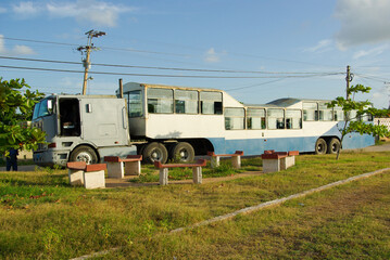 Grand bus à design étrange, Punta Alegre, Chambas, Cuba