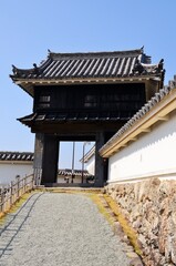 Fototapeta premium 高知城 黒鉄門・黒鉄門東南矢狭間塀