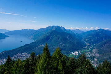 Obraz premium Lake Maggiore and Centovalli from Cardada
