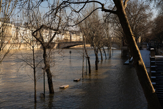 River flod in Paris