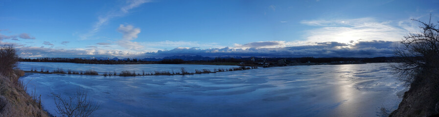 Fototapeta premium Mehr als nur ein Weiher: Die Höglinger Rivera