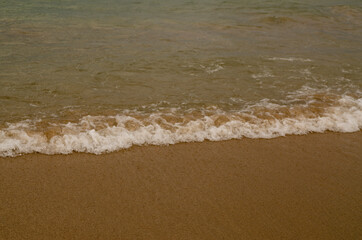 Areia, agua do mar, ondas