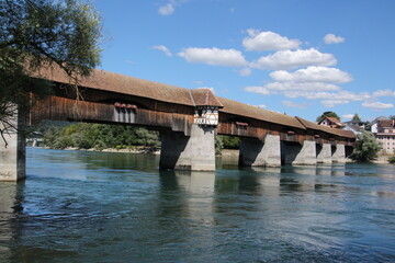 Die Holzbrücke Bad Säckingen über den Rhein, verbindet die deutsche Bad Säckingen und die...