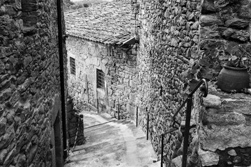 Fototapeta na wymiar Paisajes y rincones del pequeño pueblo de Madremanya, en la comarca del Gironès, en el noreste de Catalunya