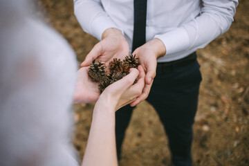 hands are holding bumps