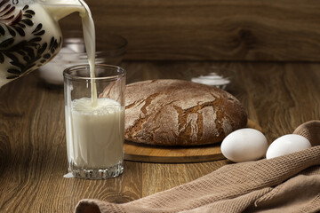 glass of milk and bread