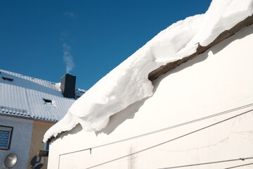 Gefahr Dachlawinen durch Schnee