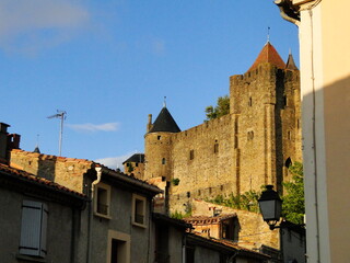 La Cité de Carcassonne desde las calles de la ciudad baja.