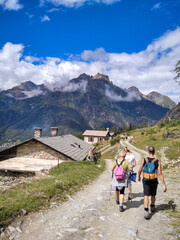 Fototapeta na wymiar Trekking group in the italian alps