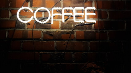 벽돌 벽에 붙어있는 커피 광고(Coffee ad on a brick wall)