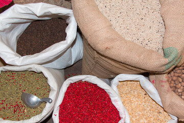 Bunte und vielfältige Gewürze in Israel