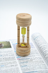 Dictionary definition using hourglass and English dictionary