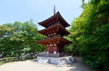 Fototapeta premium 岡寺 三重塔 奈良県明日香村