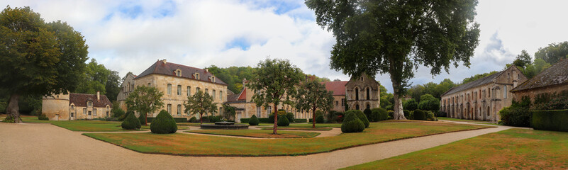 Fototapeta na wymiar Bourgogne-Franche-Comté - Cote d'Or - Marmagne - Abbaye de Fontenay - Panorama