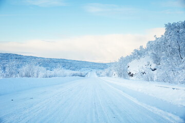 Fototapeta na wymiar beautiful winter road on a sunny day 