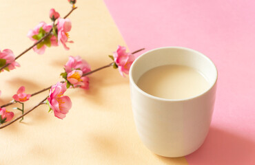 Amazake and peach blossoms. Malted rice, Hinamatsuri, fermented foods, etc.　甘酒と桃の花。麹、ひな祭り、発酵食品など