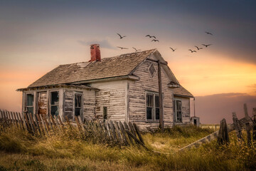 old farm house in disrepair with a broken fence in the fall - obrazy, fototapety, plakaty