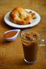 Cajeta latte. croissant