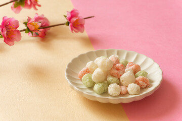 Japanese event, Hinamatsuri. Hina-arare and peach blossoms. 日本のイベント。ひなまつり。ひなあられと桃の花